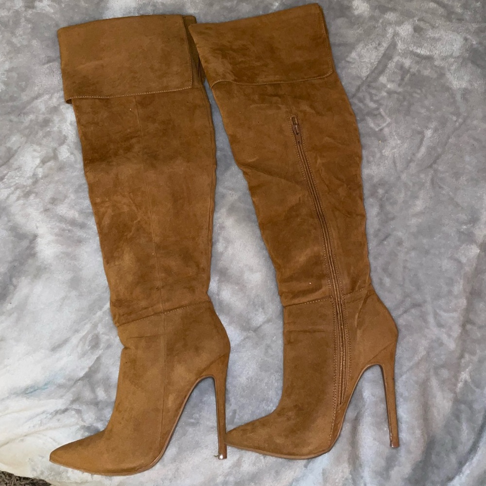 Women high rise boots
